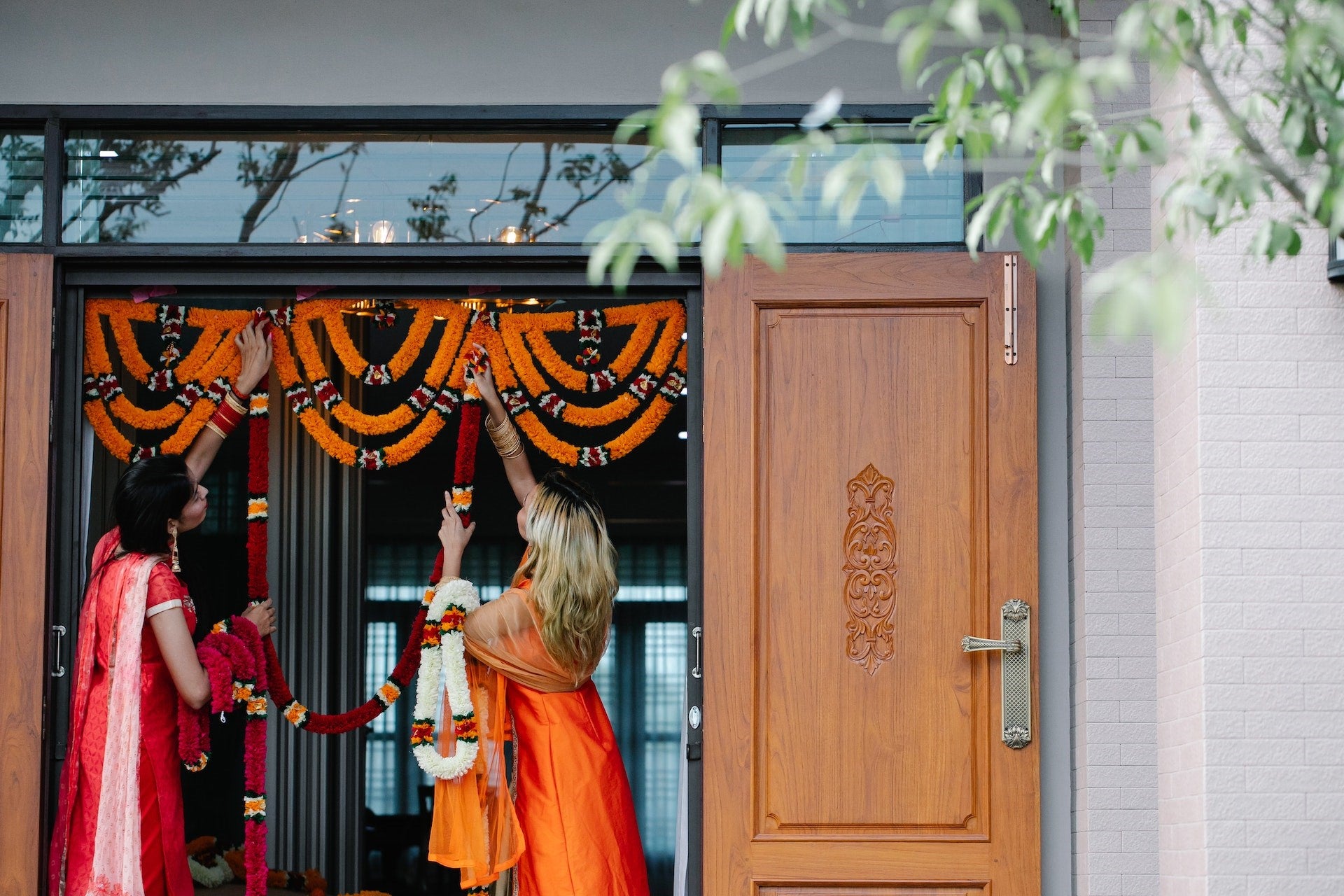 A Guide To Being the Perfect Guest at an Indian Wedding – Timeless Indian  Jewelry